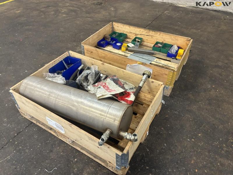 Various hydraulic equipment / Tank 6
