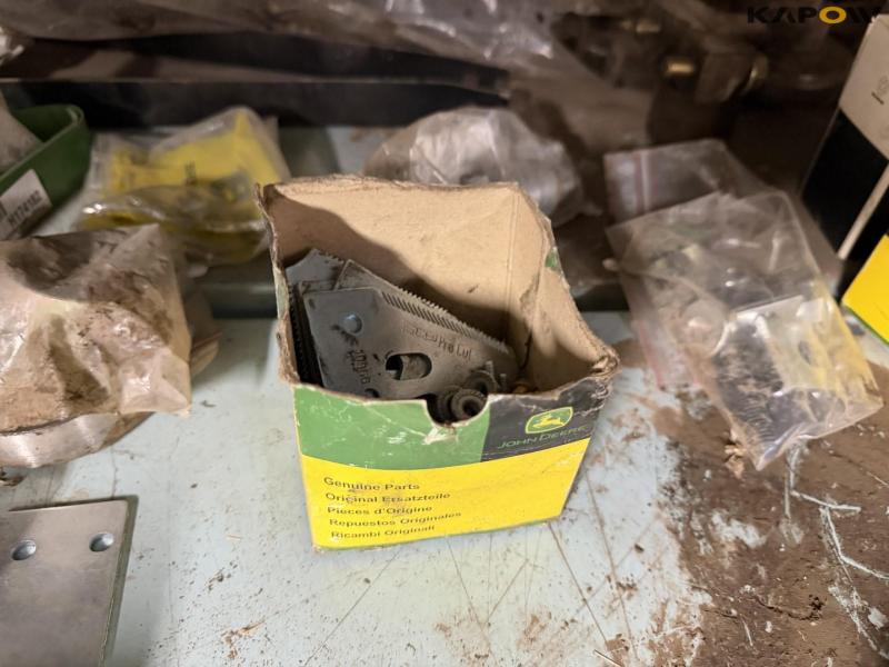 Various John Deere/Claas combine harvester spare parts 18