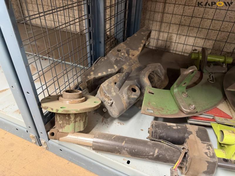 Various John Deere/Claas combine harvester spare parts 43