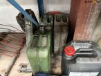Miscellaneous on pallet rack 16