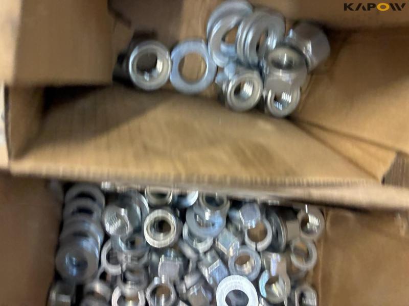 Various spare parts 32