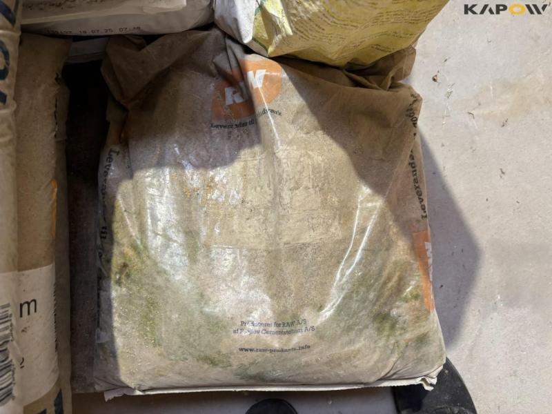 Miscellaneous sack goods 28