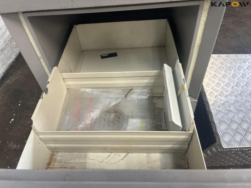 Various cabinets / cages 10