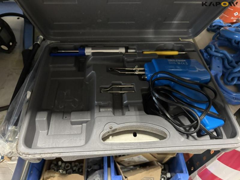 Various screws and bolts 11