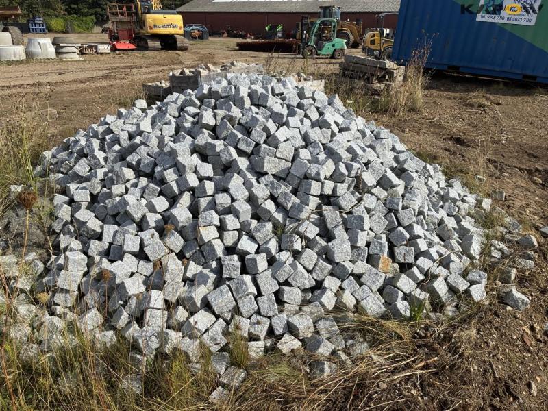 Miscellaneous stones 27
