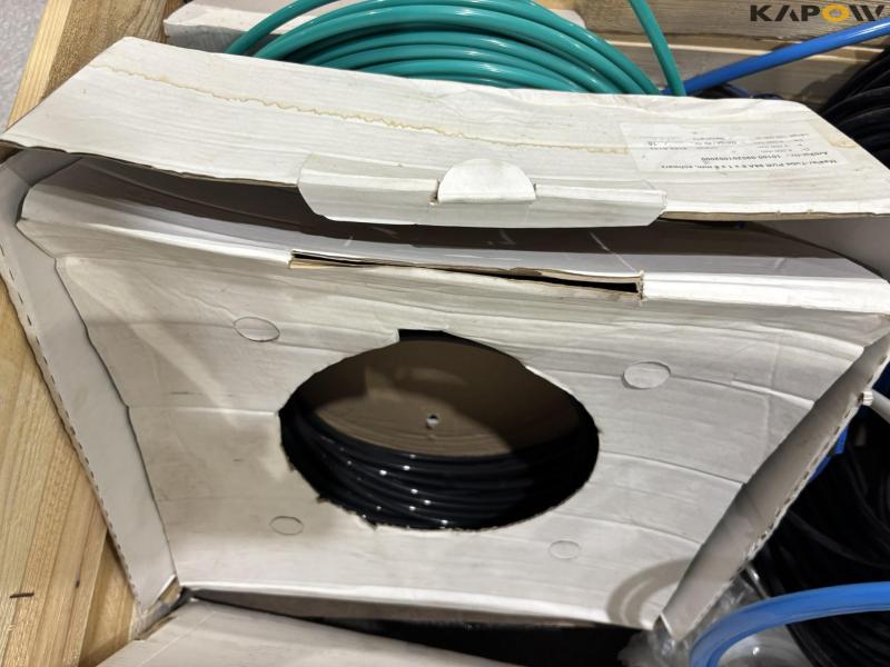 Various compressed air hoses 9