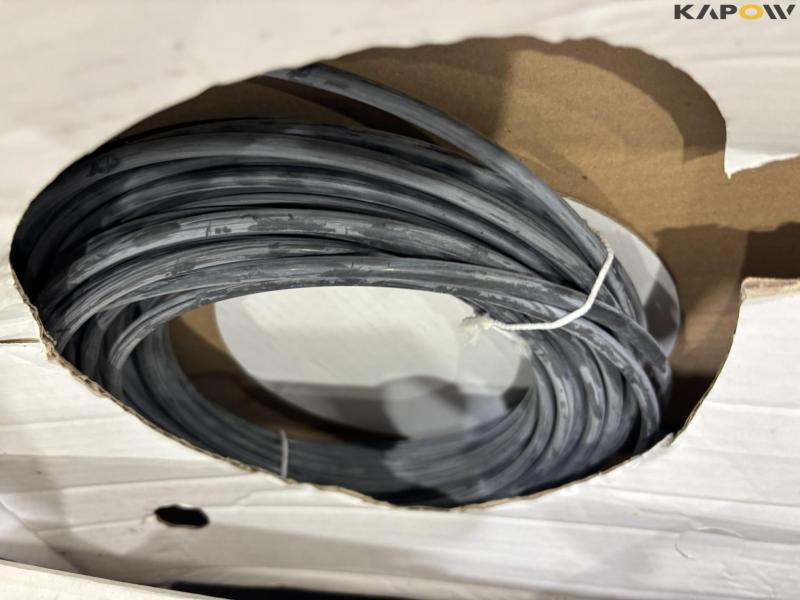 Various compressed air hoses 25