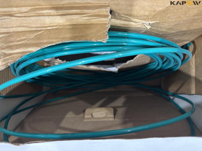 Various compressed air hoses 28