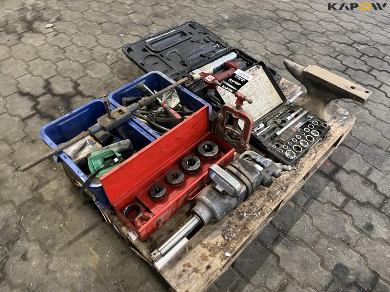 Various tools from service vehicle 3