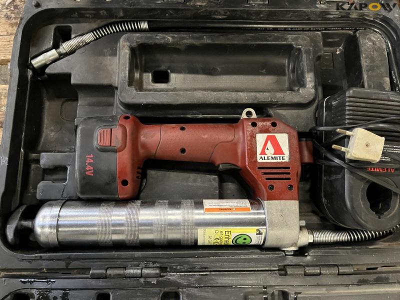 Various tools from service vehicle 21