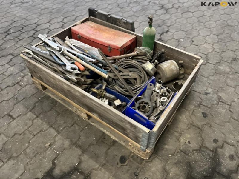 Various tools from service vehicle 5