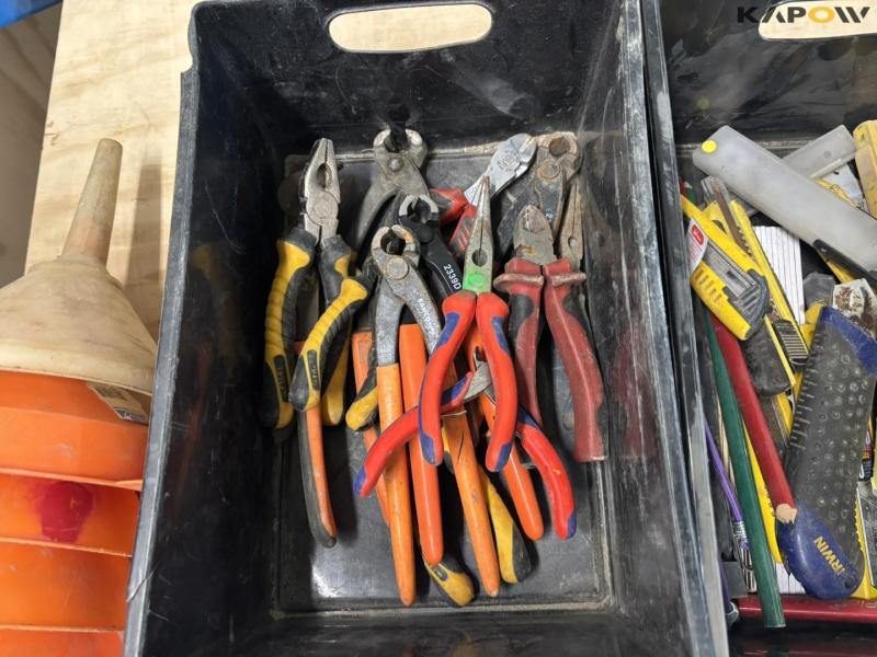 Various tools and straps 4