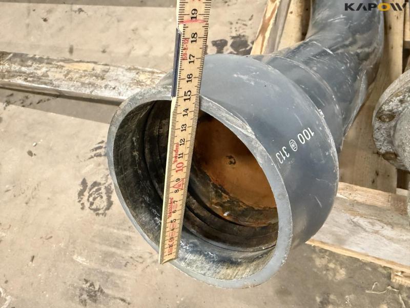 Various water pipes and taps 17