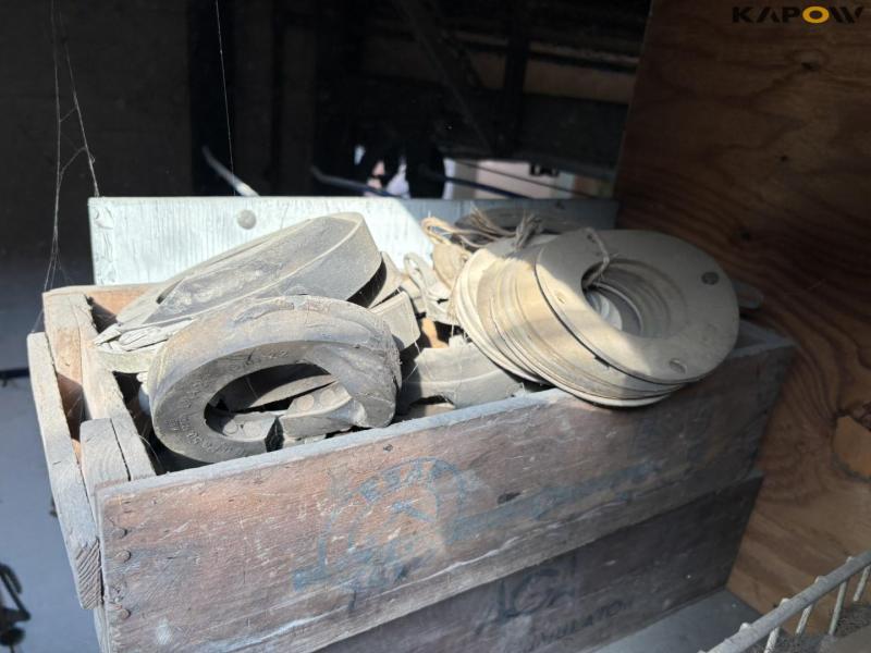 Miscellaneous plumbing parts 23