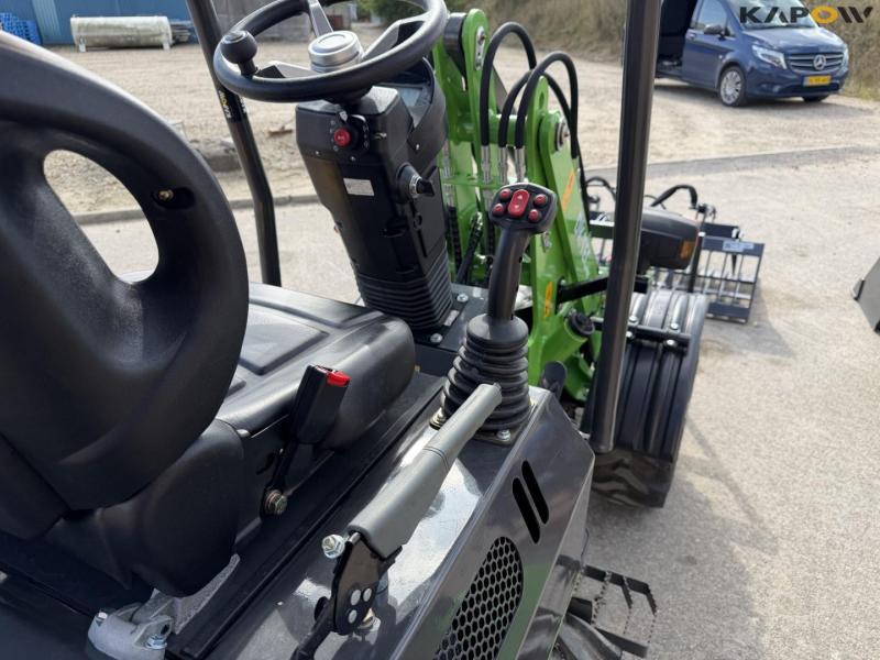 DK-TEC MATZM906 mini loader with accessories 25