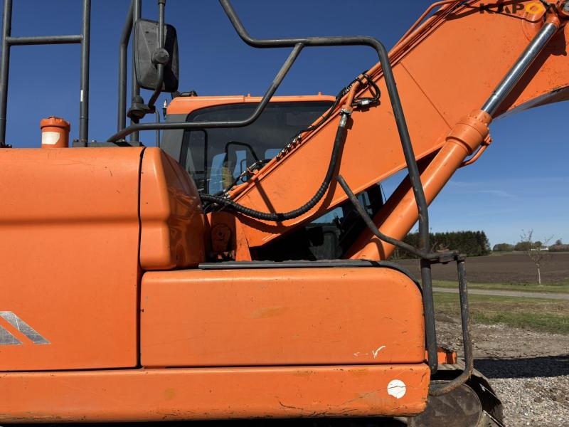 Doosan DX 225LC excavator 37