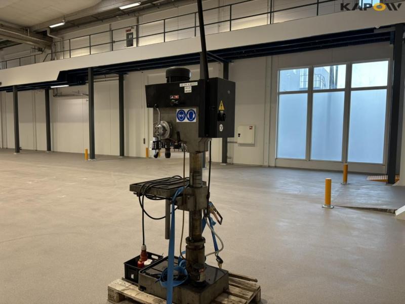 DP 925 GAD pillar drilling machine 5