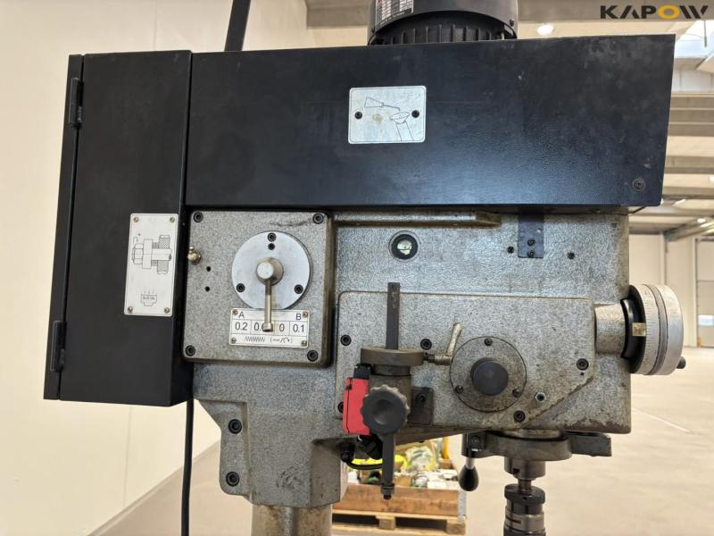 DP 925 GAD pillar drilling machine 9