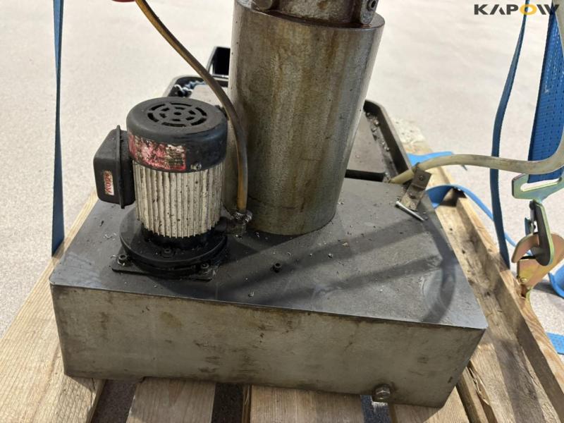 DP 925 GAD pillar drilling machine 14