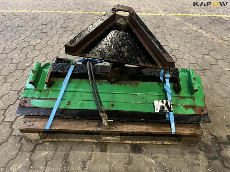 Rotating scraper blade 6