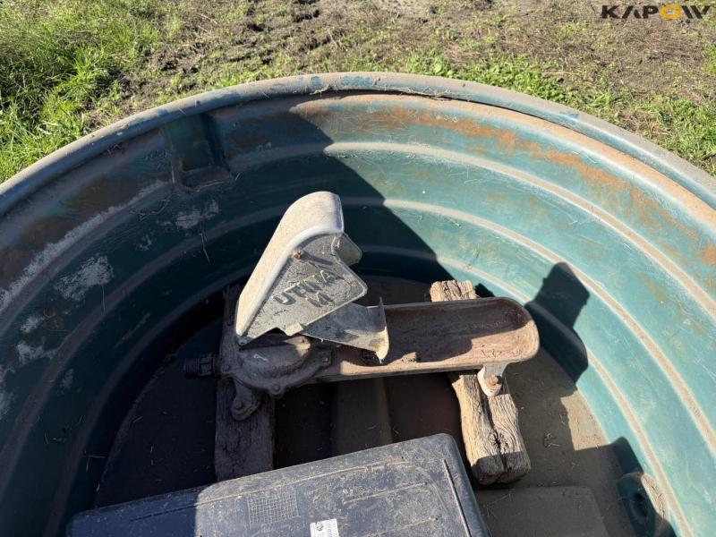 Drinking trough and garden pump 10
