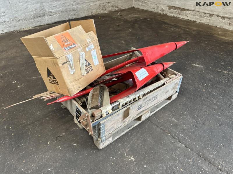 Dronningborg and Massey Ferguson combine harvester parts 1