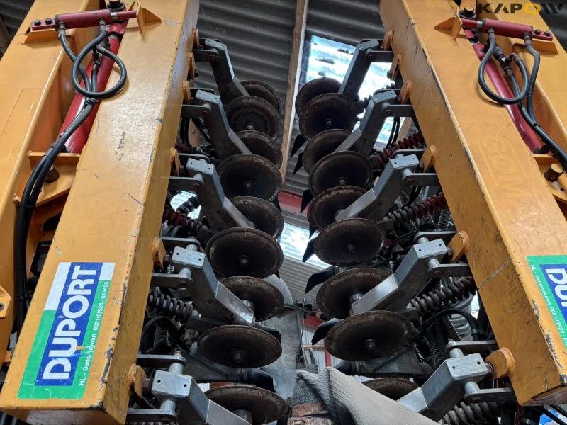 Duport AllTrack DW 12368 grassland spreader 19