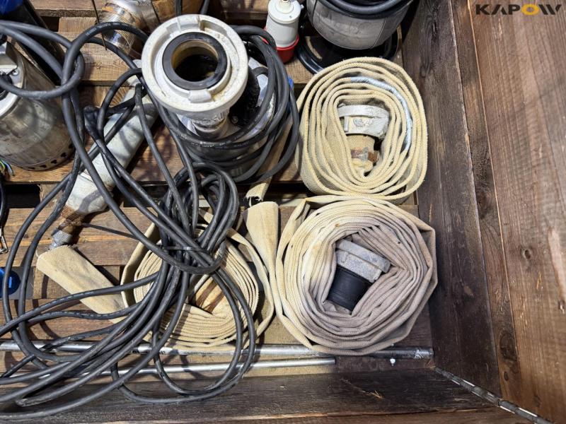 Submersible pump and drain pump 23