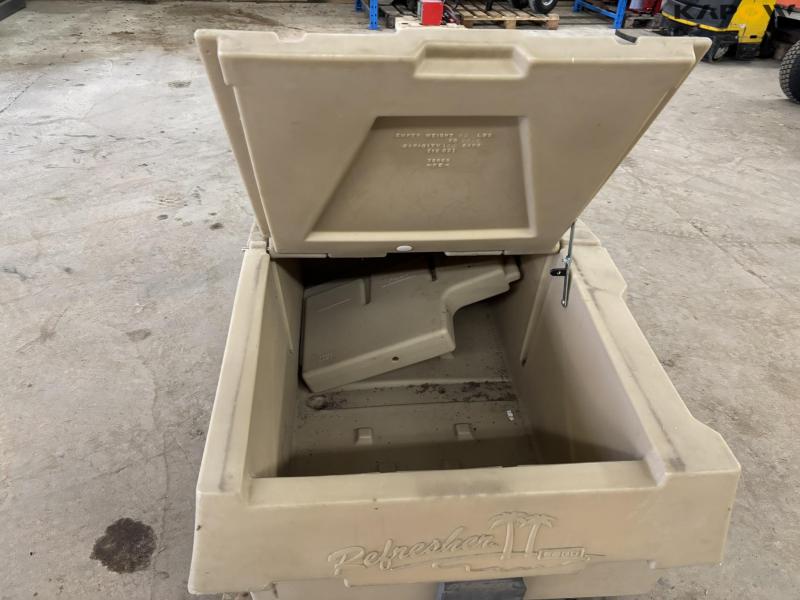 E-Z-GO Refresher bed container with lid 10