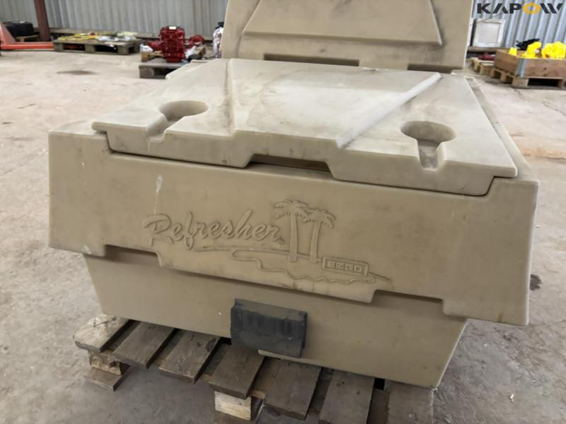 E-Z-GO Refresher bed container with lid 14