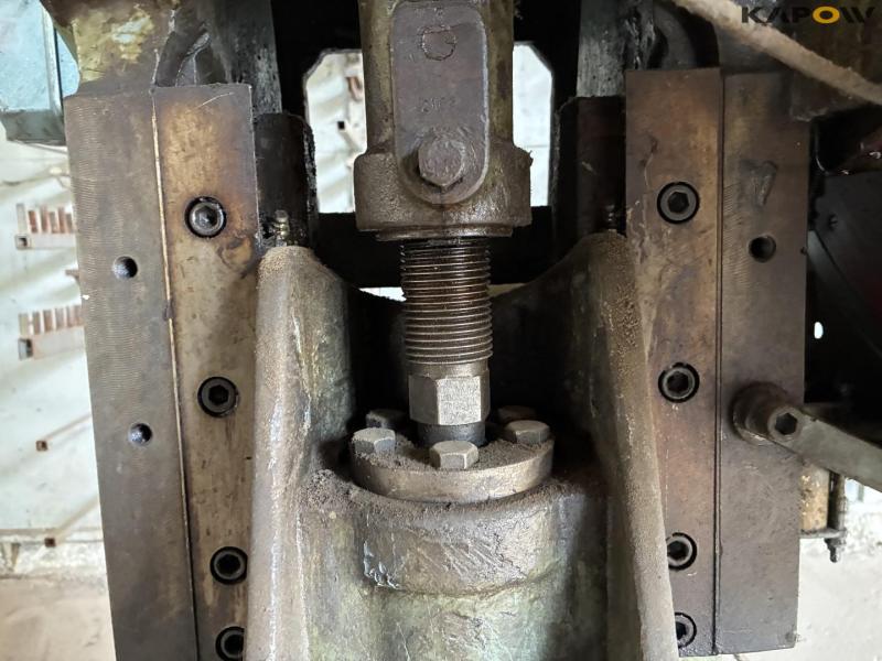 Eccentric press new-2 with corner notch 8