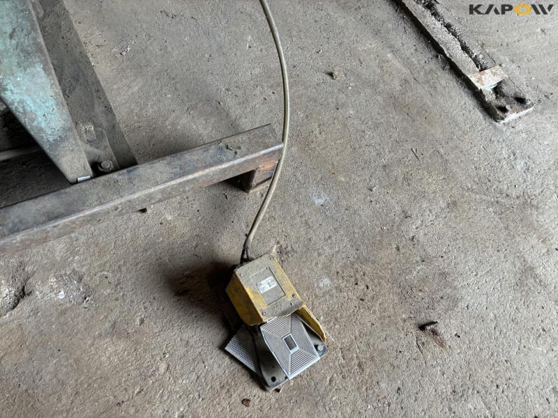 Eccentric press new-2 with corner notch 12