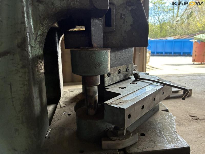 Eccentric press new-2 with corner notch 18