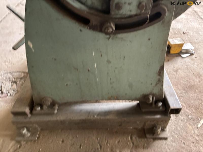 Eccentric press new-2 with corner notch 20