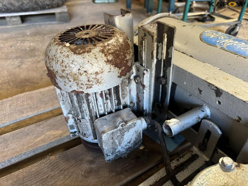 Effective vacuum pump 11