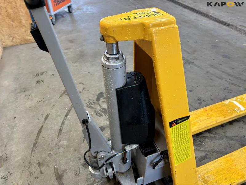 Electric pallet truck 6