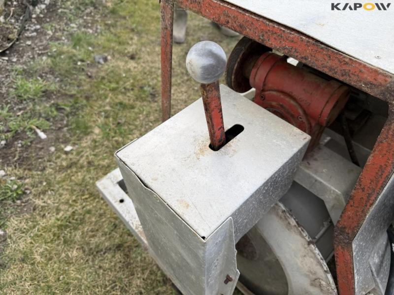 Electric self-propelled planting machine 15