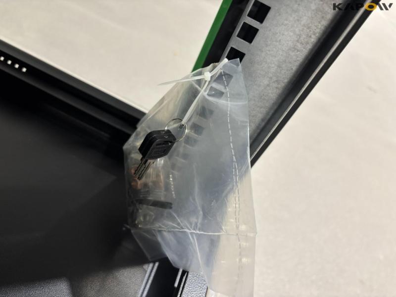 Electronics cabinets 10