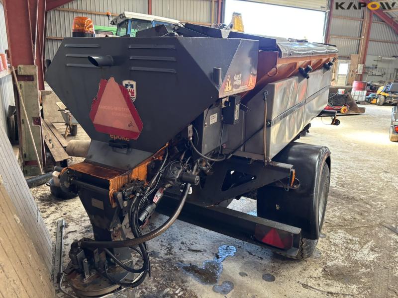 Epoke S2400 TS salt spreader 6
