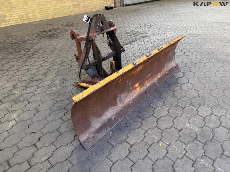 Epoke snow plow for skid steer loader 3