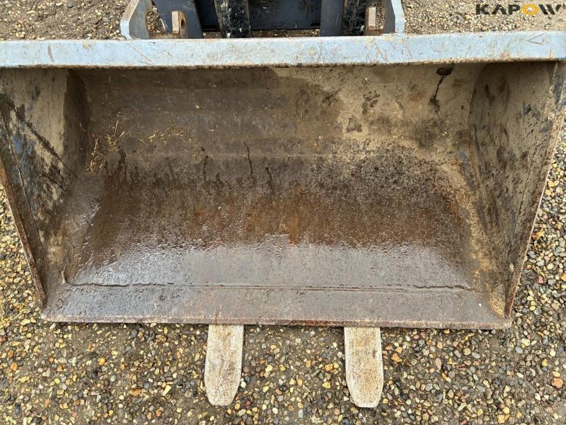 Eurotrac W11 skid steer loader 18