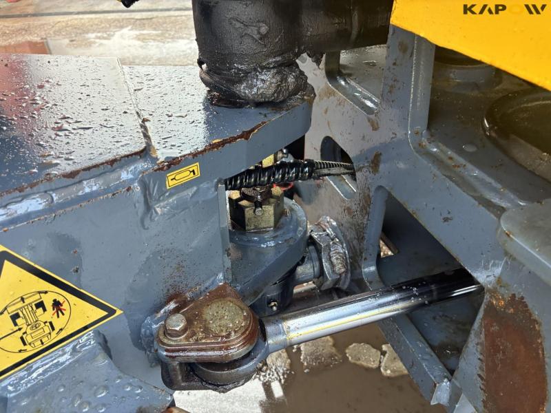 Eurotrac W12-MF skid steer loader 26