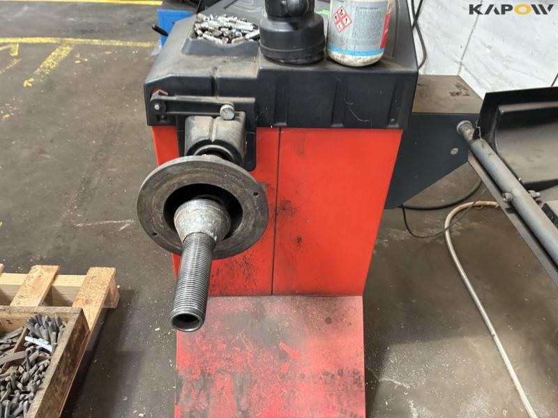 Facom U.217 A balancing machine 14