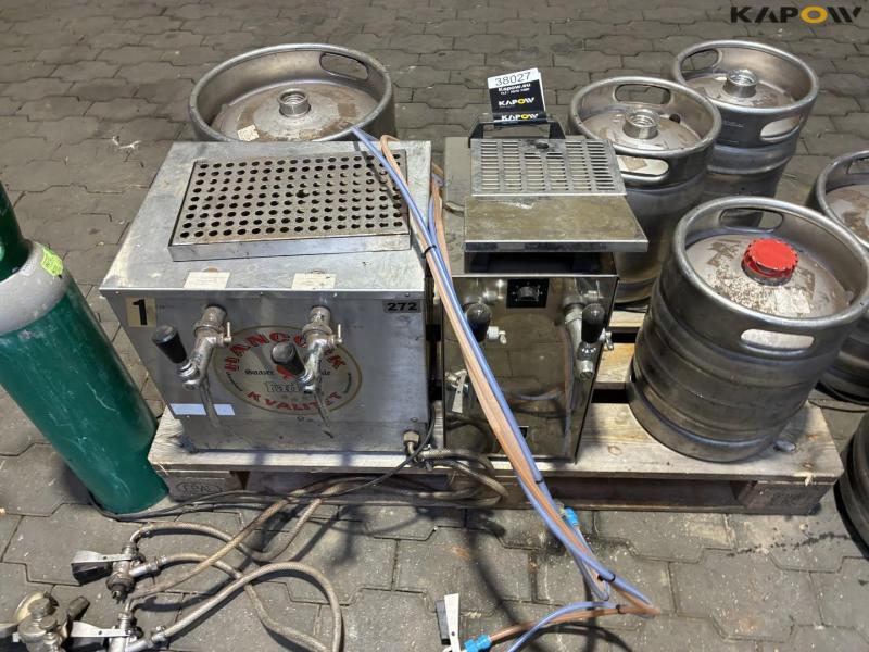 Draft beer system with kegs and carbon dioxide 7