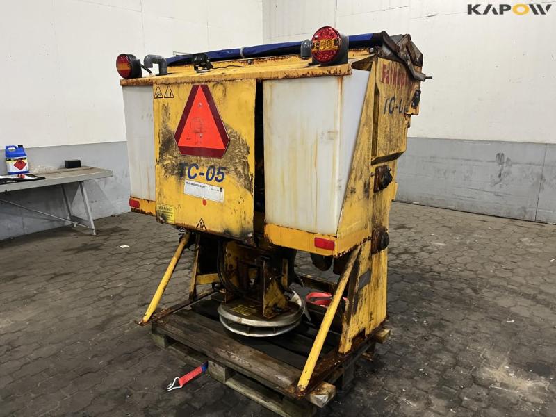 Falköping TC-05 salt spreader 1