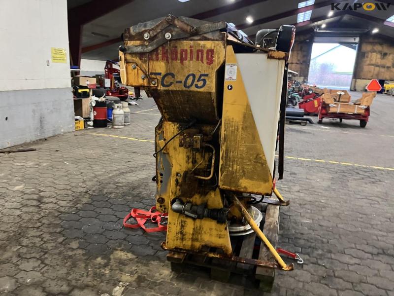 Falköping TC-05 salt spreader 4