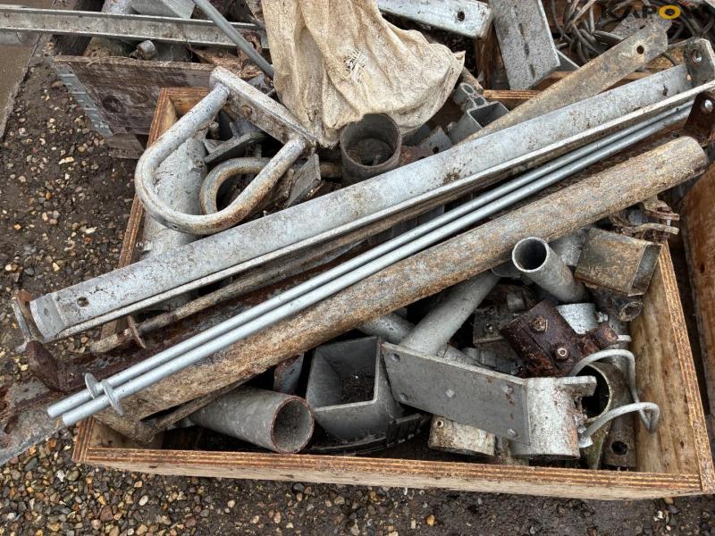 Prison grid + various cattle equipment 16
