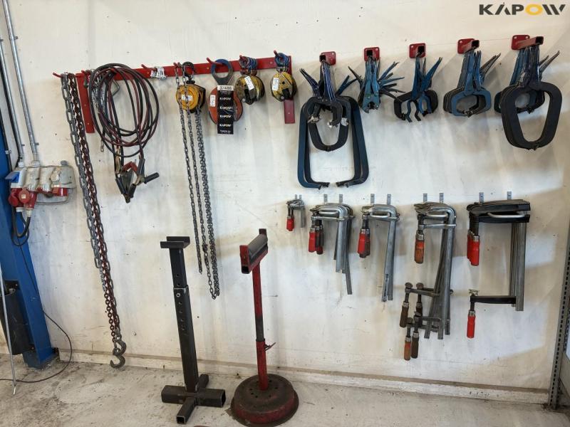 Fixed holding tools, chains and trestles 1