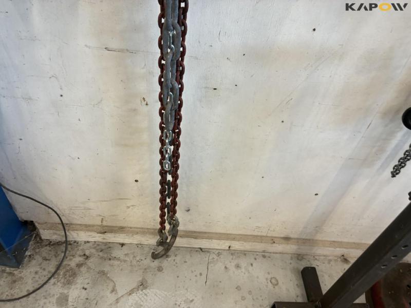 Fixed holding tools, chains and trestles 29