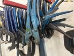 Fixed holding tools, chains and trestles 11